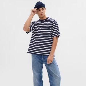 NWT GAP Heavyweight Relaxed Fit Pocket T-Shirt